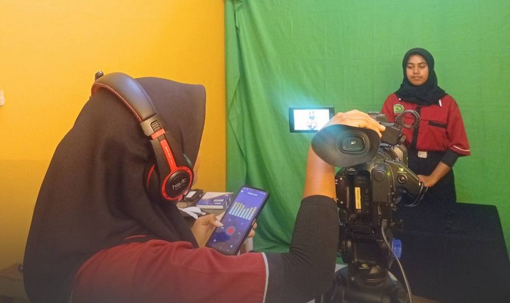 Praktik Produksi Studio Broadcasting