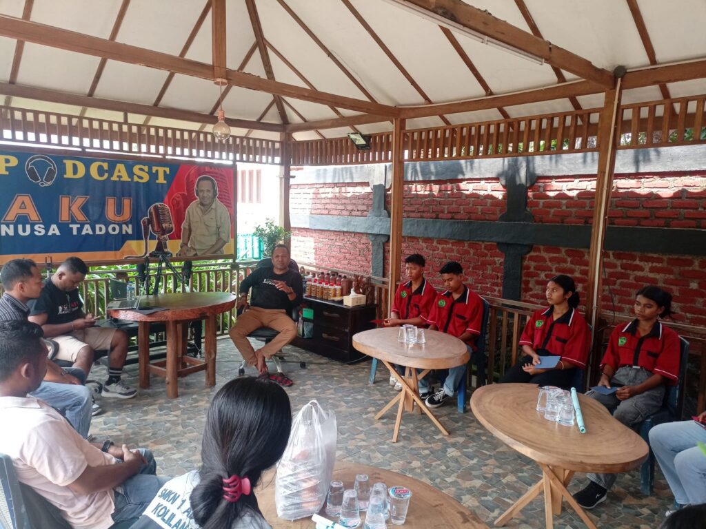 Kunjungan Edukasi ke Studio Podcast