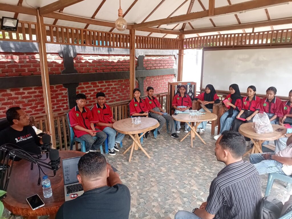 Kunjungan Edukasi ke Studio Podcast