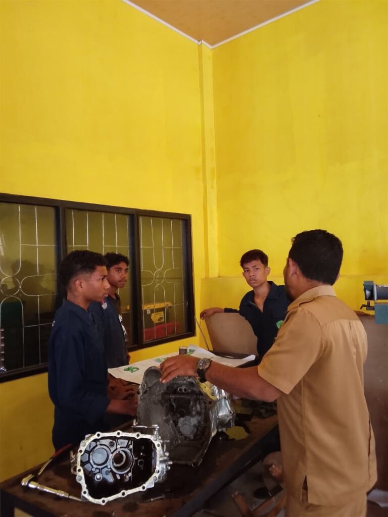 Mengasah Keahlian di Bengkel: Langkah Awal Menuju Mekanik Profesional